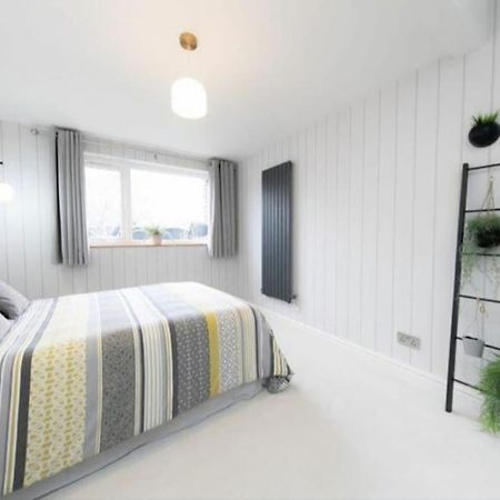 Recently Refurbished Home. Poulton-le-Fylde Экстерьер фото