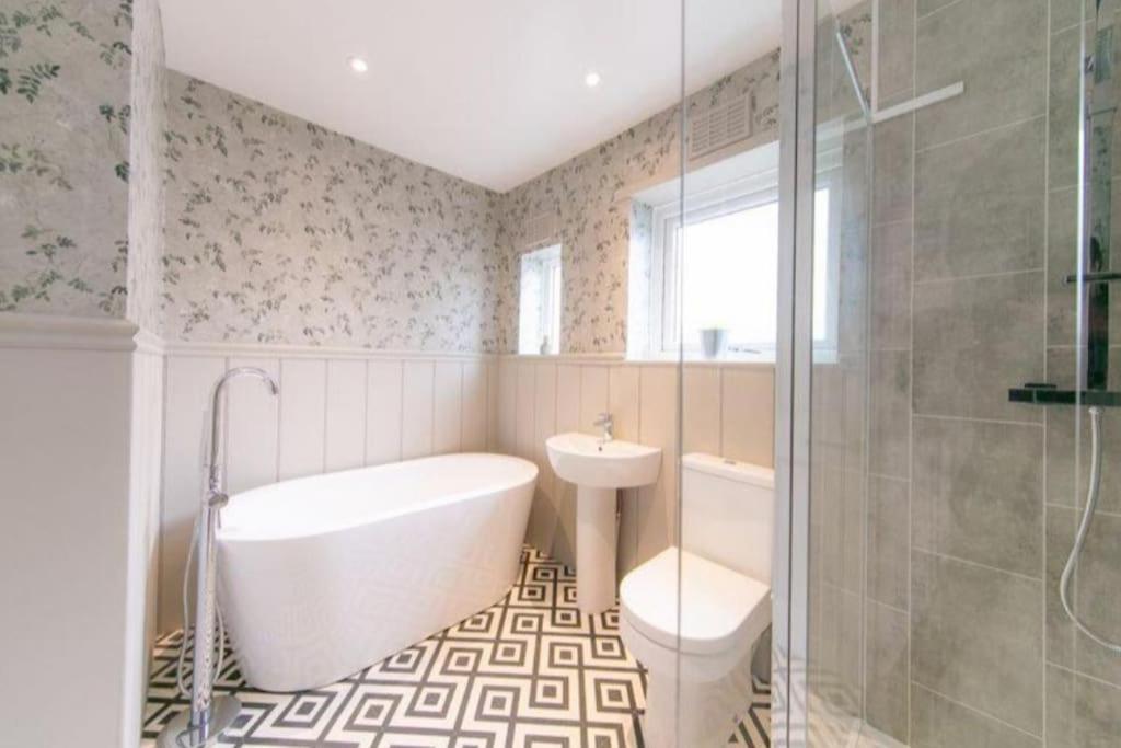 Recently Refurbished Home. Poulton-le-Fylde Экстерьер фото