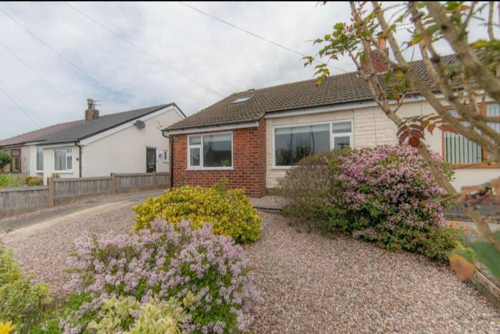 Recently Refurbished Home. Poulton-le-Fylde Экстерьер фото